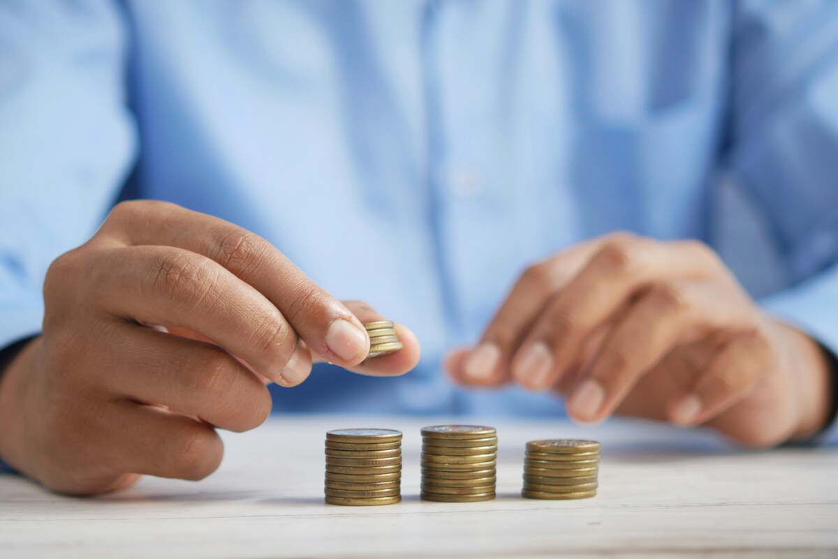 Jumlah Investor VS Harga Saham